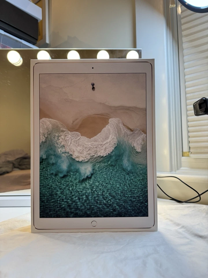 BRAND NEW Apple iPad 2nd Gen, 256GB, 12.9Inch (Open Box) - Image 1 of 3