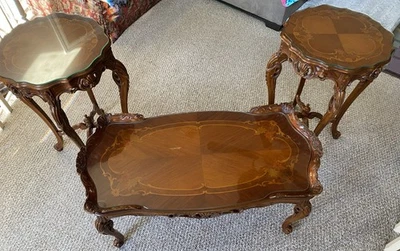 Juego de 3 mesas antiguas talladas con incrustaciones florales-2 mesas auxiliares-mesa de centro-tapa de vidrio Foto 1 de 4