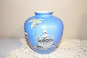 HAND PAINTED VINTAGE JAPANESE BLUE MORIAGE 5" PAGODA VASE - Picture 1 of 5