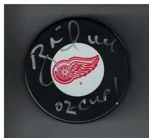 Brett Hull DETROIT RED WINGS AUTOGRAPHED HOCKEY PUCK SIGNED 02 CUP - Picture 1 of 1