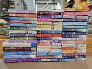 Huge Lot of 49 Murder She Wrote by Jessica Fletcher & Donald Bain 44 PB, 5 HC - Imagen 1 de 10