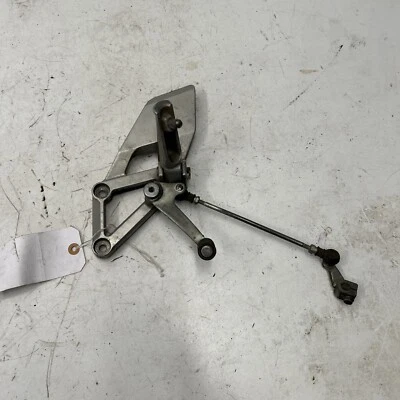 Honda CBR600 F2 1994 OEM estriba izquierda y soporte más acoplamiento de cambio Foto 1 de 4