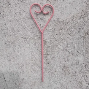6x NEUE HÜBSCHE HANDGEFERTIGTE 8" (20cm) x 6mm HERZ PFLANZEN STÜTZSTÄBE IN ROSA. - Bild 1 von 1