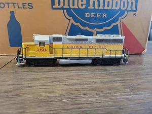 HO Scale BACHMANN UNION PACIFIC #3926 GP-40 Diesel/Weathered/DC Powered - Picture 1 of 8