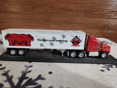 Camión y remolque fundido a presión Ford Aeromax 1:97 Matchbox Ultra CCY02 Red Dog Beer Foto 1 de 4