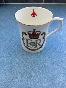 Gray's Golden Jubilee Friends of the Red Arrows Queen Elizabeth II Mug - Picture 1 of 3