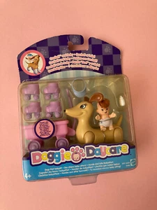ASILO NIDO VINTAGE CROCKET AND BABY DOGGIE 2004 MATTEL NUOVO - Foto 1 di 3