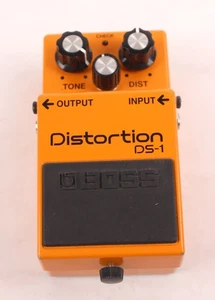 Boss DS-1 Pedale per chitarra effetto distorto - senza adattatore AC - NON TESTATO - Foto 1 di 8