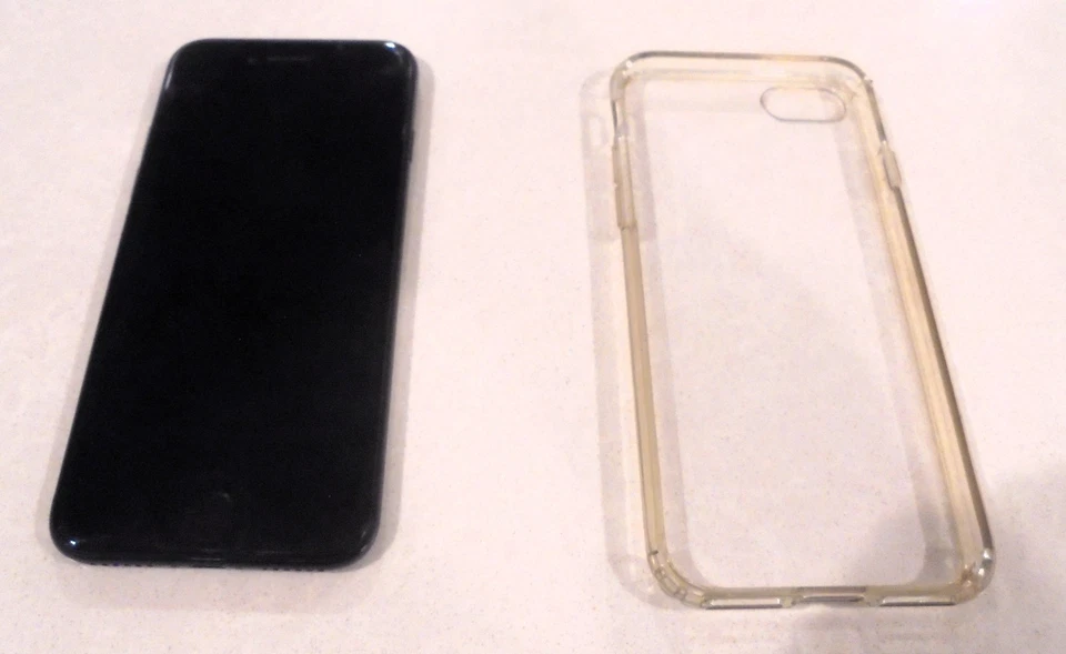 Apple iPhone SE (2020) - 64 GB - Negro (Desbloqueado; último usado en la red Verizon) Foto 1 de 1