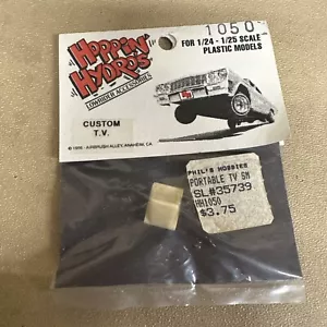 Hoppin Hydros 1050 1/25 Scale Custom TV For Lowrider Cars - Picture 1 of 3