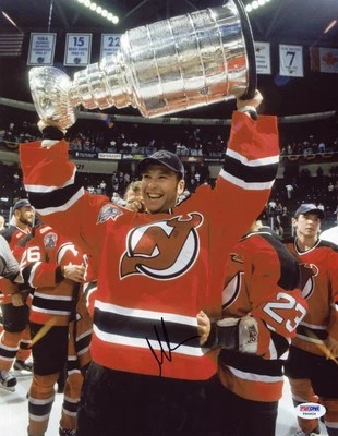 ФОТОГРАФИЯ С АВТОГРАФОМ МАРТИНА БРОДЕРА 11x14 + ЧАШКА STANLEY DEVILS PSA/DNA - Изображение 1 из 3