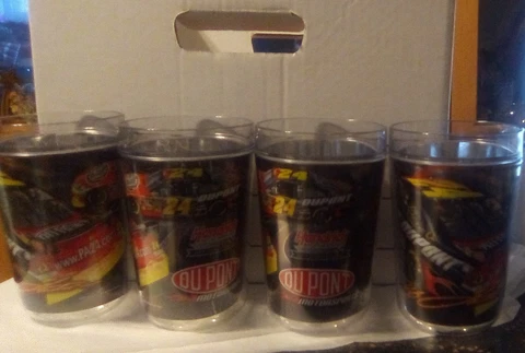 VINTAGE JEFF GORDON #24 HENDRICK MOTOSPORTS THERMO-SERV SET OF 4 PLASTIC TUMBLER Cover