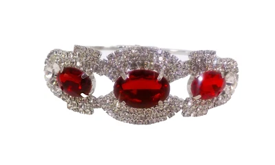 Pulseira de cristal vermelho com cristais ovais vermelhos, cristais claros, abertura de dobradiça larga - Imagem 1 de 4