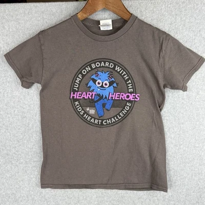 Camiseta Delta Kids Heart Challenge Heart Heroes Juvenil M Gris Camiseta Gráfica Foto 1 de 4