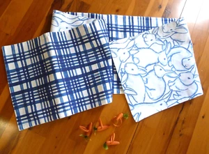 EASTER BUNNY REVERSIBLE TABLE RUNNER & 4 CARROT NAPKIN HOLDERS - Picture 1 of 5