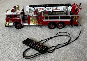 Vintage New Bright Metro Snorkel Ladder Fire Truck, 27" MFD #2, 1988. WORKS! - Picture 1 of 14