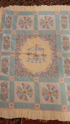 Colcha de bebé hecha a mano de colección carrusel caballos hermosa guardería bien hecha 48x36"  Foto 1 de 4