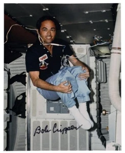 USA Autographed Photo Robert Bob Crippen NASA STS 1 Mission Columbia RARE D257 - Picture 1 of 1