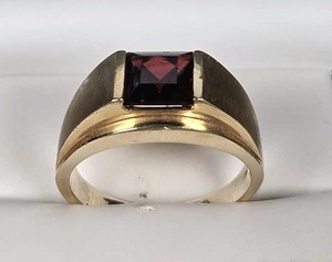 Elegant Solid 14K Yellow Gold Garnet Cut Style Mens Ring Size 12 - Picture 1 of 11