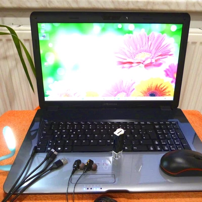 Medion P7624 17 Zoll DOLBY Sound 3x HDD SSD Windows 11 l GeForce 16GB RAM NEU - Bild 1 von 4