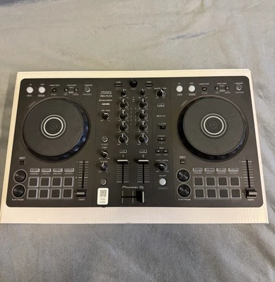 Pioneer DJ DDJ-FLX4 DJ Controller 2-Kanal + Pioneer DJ HDJ-CUE1 DJ Headphones - Bild 1 von 4