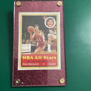 1972 Topps Style AllStar Shooting Variation Pete Maravich Atlanta Hawks Red Wine - Picture 1 of 6