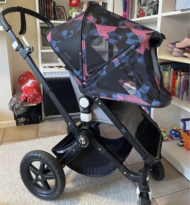 Bugaboo Fox/Cameleon/Lynx Breezy Sun Canopy en color “aves” negro/azul/rosa  Foto 1 de 3