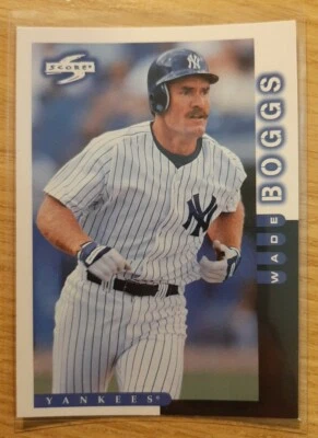 1998 SCORE WADE BOGGS #221 NEW YORK YANKEES - Image 1 of 2