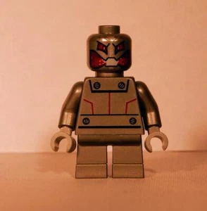 LEGO Marvel Ultron Minifigure Mighty Micros Short Legs Silver Genuine - Foto 1 di 1