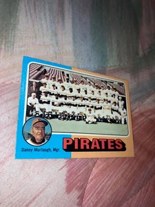 1975 TOPPS BASEBALL #304 PIRATES TEAM CARD NM - Picture 1 of 2