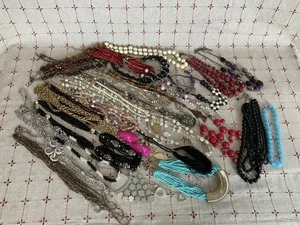 Konvolut 4 Pfund Modeschmuck (alle Halsketten) Vintage + mehr PreLoved 38 Teile - Bild 1 von 3