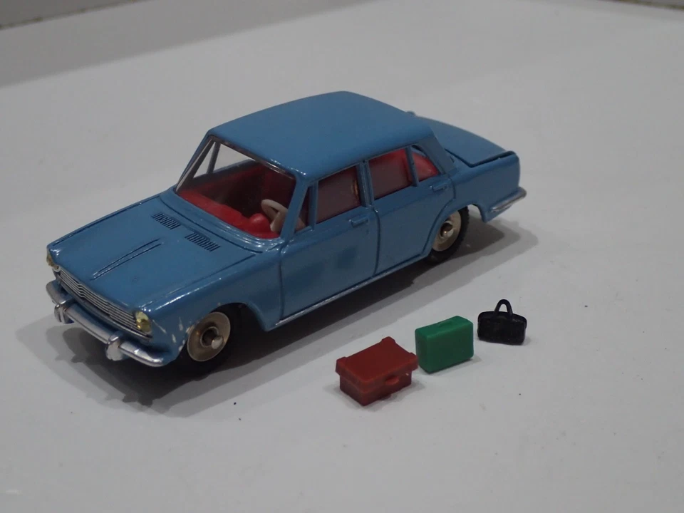 DINKY TOYS 523 SIMCA 1500 CONDIZIONI PARI AL NUOVO CON VALIGIE (3) - Immagine 1 di 4