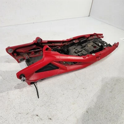 Submarco trasero debajo de la bandeja trasera Triumph Street Triple R 13-16 OEM PS1085 Foto 1 de 4