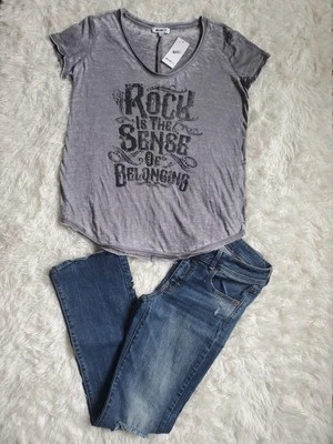 Camiseta William Rast Rock Is The Sense of Belonging Gris Lavado Talla Mediana Nueva Foto 1 de 4