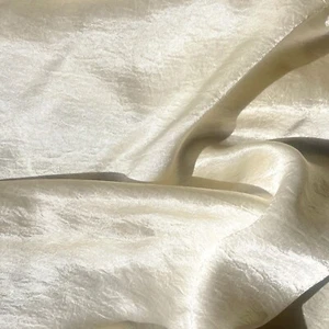 Sustainable Ivory crinkled satin Naia acetate fabric - per metre - Picture 1 of 3