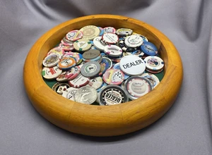 Lote Mixto 86 De Colección Vegas Casino Distribuidor Fichas de Plata con Soporte de Madera Contenedor - Imagen 1 de 15