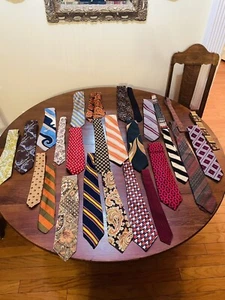 28 Vintage Herren dünne quadratische Krawatten Streifen Drucke verschiedene Farben und Designs - Bild 1 von 23
