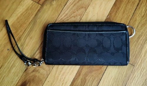 Portafoglio da polso grande COACH nero con logo firmato in tela e con accenti in pelle