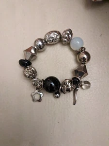 Modeschmuck-Armband, silber-weiss-schwarz, Gummizug, sehr guter Zustand - Bild 1 von 2