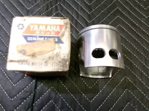 YAMAHA DT400 1975-1976 ENGINE PISTON STANDARD NOS OEM 500-11631-02-96 - Picture 1 of 8