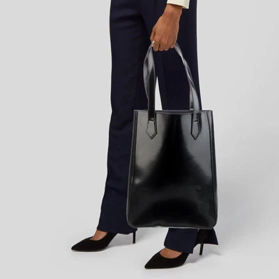 Bolso de Mano Givenchy Perfume Negro Brillante Imitación Cuero Foto 1 de 4