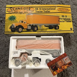 Schneider Green Bay WS KB-10 International Tractor Trailer Replica NEW Open Box - Picture 1 of 4