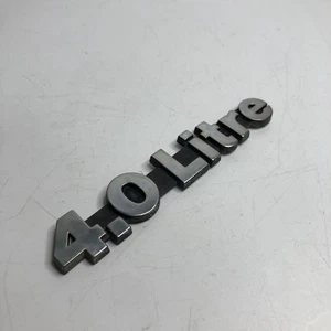 87-90 Jeep Cherokee XJ Comanche MJ OEM 4.0 Litre Chrome Badge Emblem - Foto 1 di 5