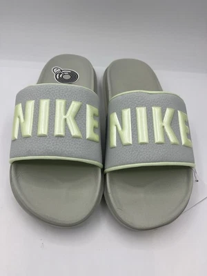 Nike Offcourt Slide BQ4632 013 Plateado Claro/Apenas Volt Para Mujer Talla 8 Nuevo Con Etiquetas Foto 1 de 4