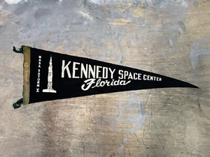 kennedy space center souvenir Felt Pennant Saturn V - Bild 1 von 3