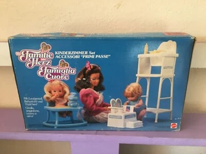 FAMILIE HERZ ERSTE SCHRITTE HEART FAMILY BRINGING UP BABY 1987 MATTEL New BARBIE  - Bild 1 von 3
