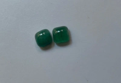 UN PAR DE CABUJONES ESMERALDAS GENUINAS CORTE COJÍN 2-8,94 QUILATES Foto 1 de 4