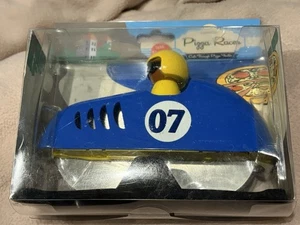 "EDDINGTONS"PIZZA CUTTER "RACING CAR/DRIVER" DESIGN NEW/BOXED 7" x 5". - Picture 1 of 6