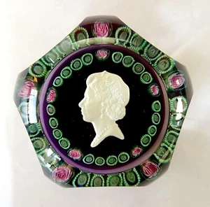 BACCARAT PAPERWEIGHT - QUEEN ELISABETH SILVER JUBILEE - 1977 - WITH ORIGINAL BOX - Picture 1 of 12