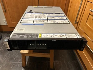Lenovo ThinkSystem SR650 16*SFF 1 x Xeon Gold 6140 64GB 430-16i HBA Intel x722 - Picture 1 of 3